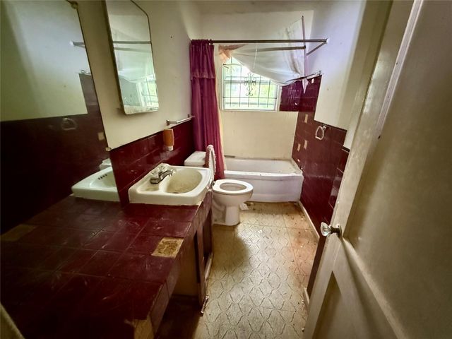 5123 Willow Glen Drive, Houston, TX 77033