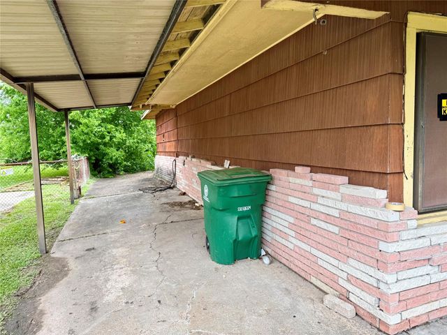 5123 Willow Glen Drive, Houston, TX 77033