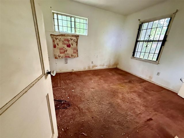 5123 Willow Glen Drive, Houston, TX 77033