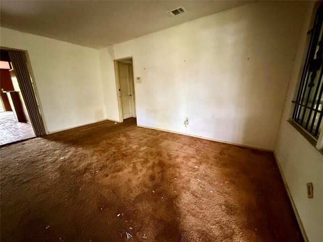 5123 Willow Glen Drive, Houston, TX 77033