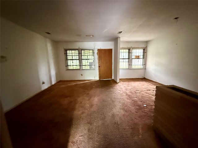 5123 Willow Glen Drive, Houston, TX 77033