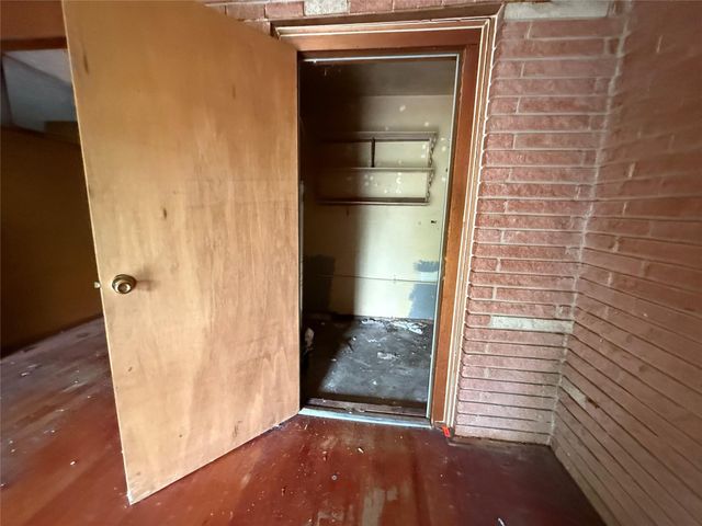 5123 Willow Glen Drive, Houston, TX 77033