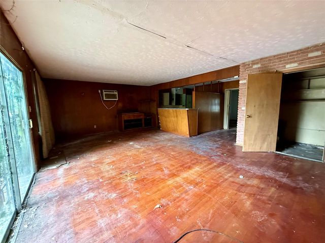 5123 Willow Glen Drive, Houston, TX 77033