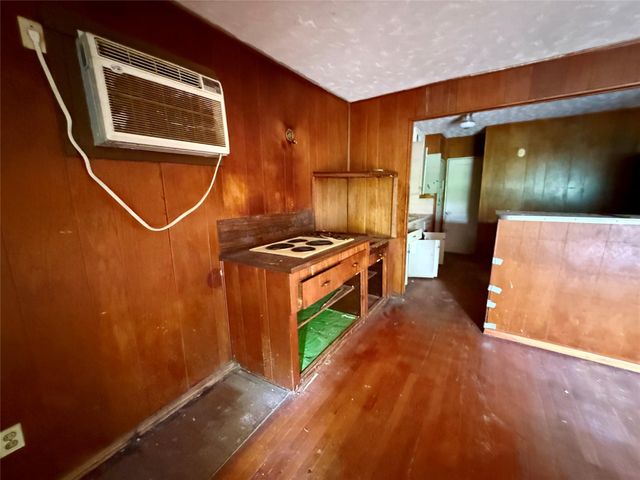 5123 Willow Glen Drive, Houston, TX 77033