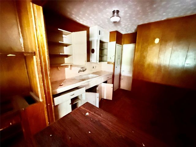 5123 Willow Glen Drive, Houston, TX 77033