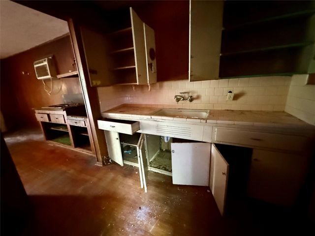 5123 Willow Glen Drive, Houston, TX 77033