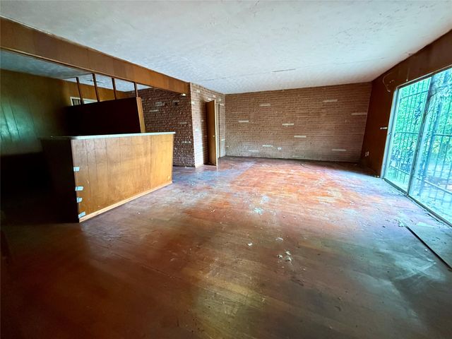 5123 Willow Glen Drive, Houston, TX 77033