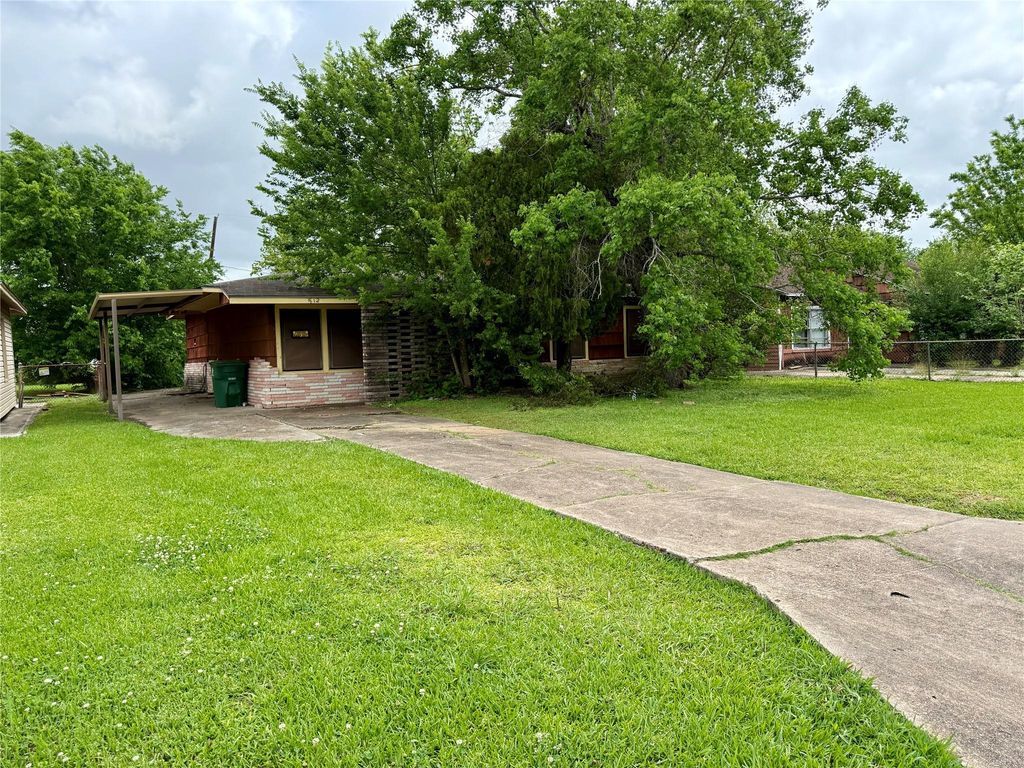 5123 Willow Glen Drive, Houston, TX 77033