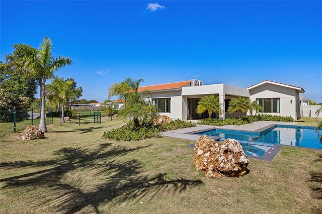 697 CAMINO DE LAS PLAYERAS, Dorado, PR 00646