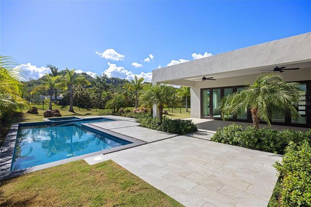 697 CAMINO DE LAS PLAYERAS, Dorado, PR 00646