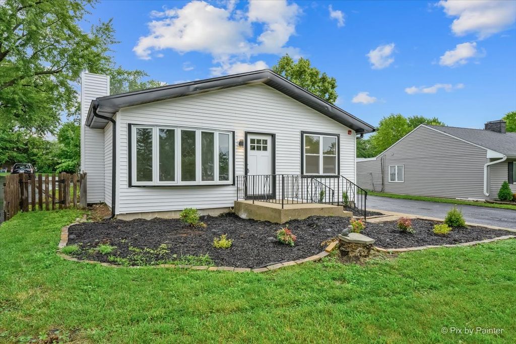 18172 W Twin Lakes Boulevard, Grayslake, IL 60030