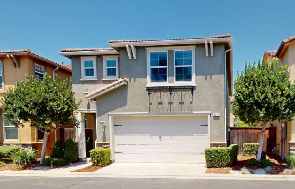 Image 2 of property listing at 3641 Richmond Avenue, Clovis, CA 93619