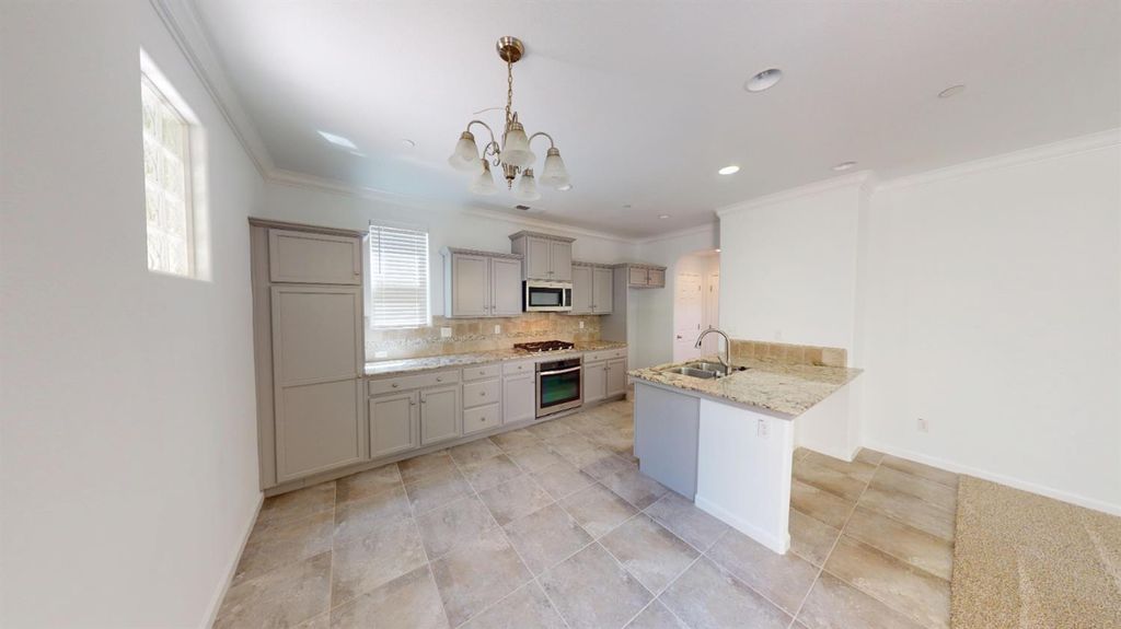 Image 9 of property listing at 3641 Richmond Avenue, Clovis, CA 93619