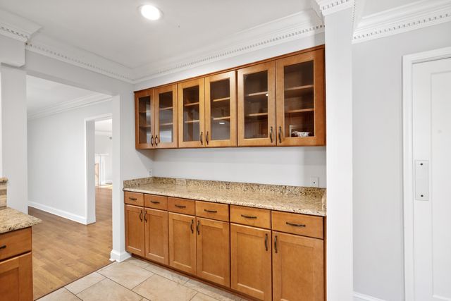 4206 POPLAR AVE, Memphis, TN 38117