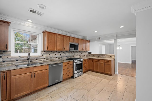 4206 POPLAR AVE, Memphis, TN 38117