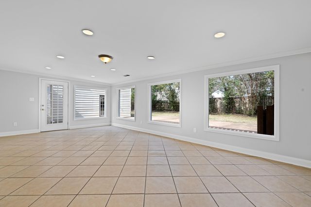 4206 POPLAR AVE, Memphis, TN 38117