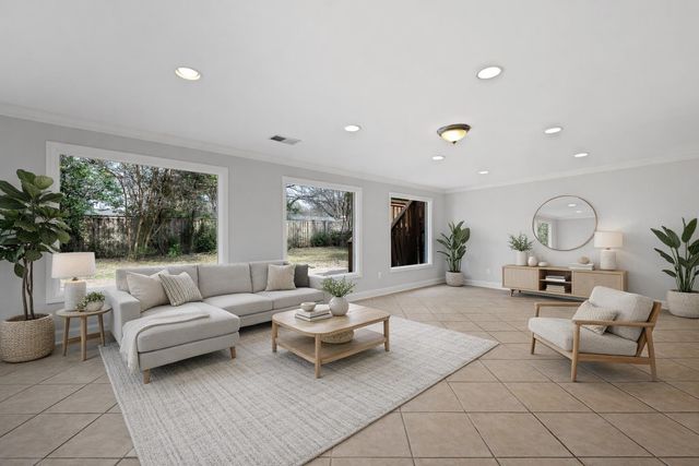 4206 POPLAR AVE, Memphis, TN 38117