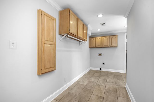 4206 POPLAR AVE, Memphis, TN 38117