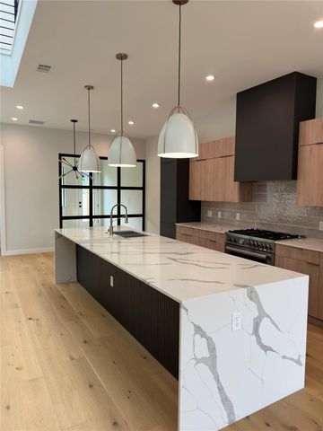 409 Clover CT A, Austin, TX 78745