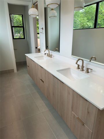 409 Clover CT A, Austin, TX 78745