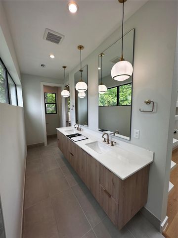 409 Clover CT A, Austin, TX 78745