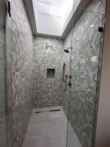 409 Clover CT A, Austin, TX 78745