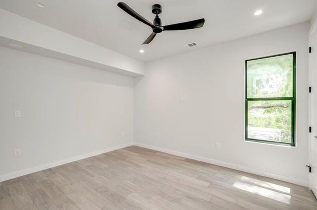 409 Clover CT A, Austin, TX 78745