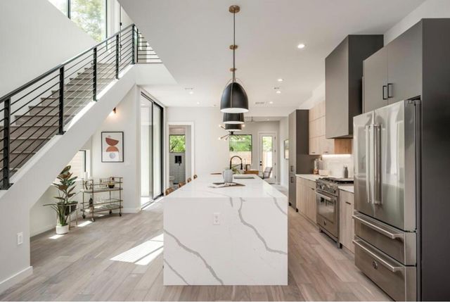 409 Clover CT A, Austin, TX 78745