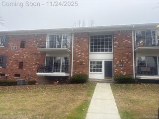 433 Fox Hills Drive S 5, Bloomfield Hills, MI 48304