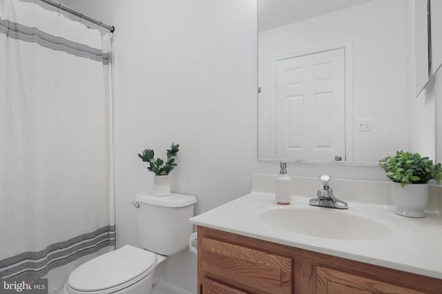 528 KALMIA SQ NE, Leesburg, VA 20176