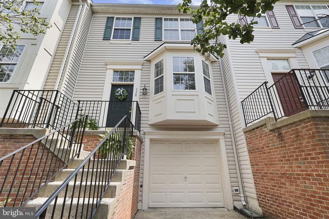 528 KALMIA SQ NE, Leesburg, VA 20176