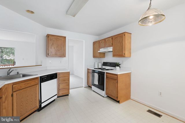528 KALMIA SQ NE, Leesburg, VA 20176