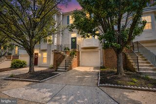 528 KALMIA SQ NE, Leesburg, VA 20176