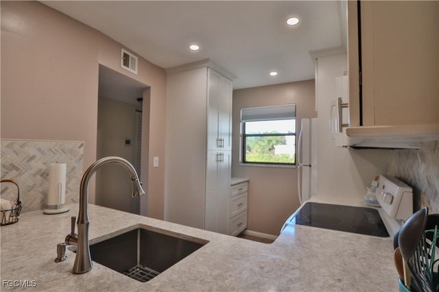 9281 Central Park DR 206, Fort Myers, FL 33919