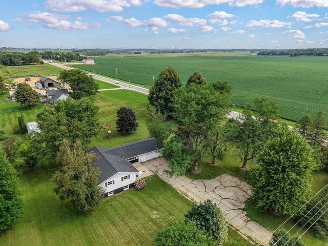 W6510 Kampen Road, Arlington, WI 53911