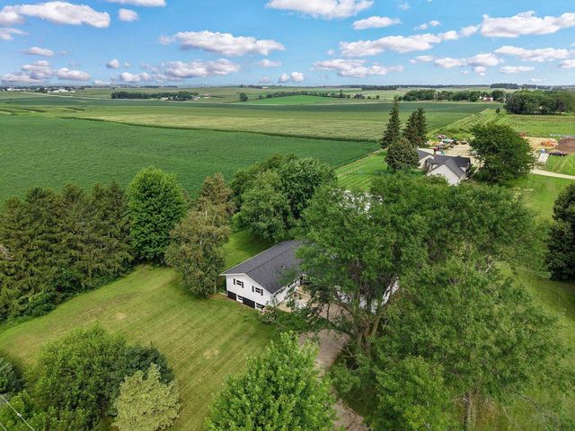 W6510 Kampen Road, Arlington, WI 53911