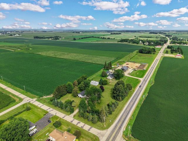 W6510 Kampen Road, Arlington, WI 53911