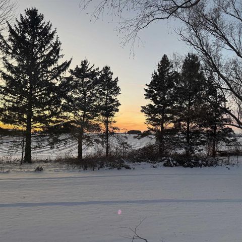 W6510 Kampen Road, Arlington, WI 53911