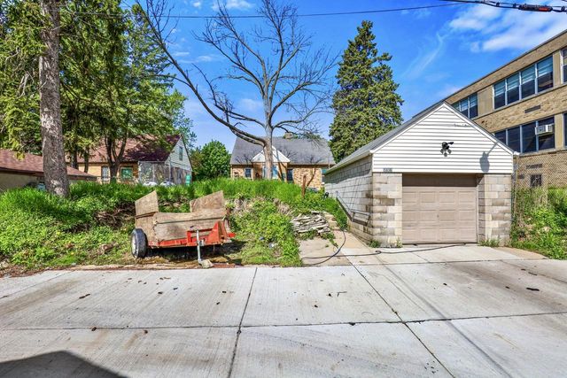 5936 N 35th STREET, Milwaukee, WI 53209