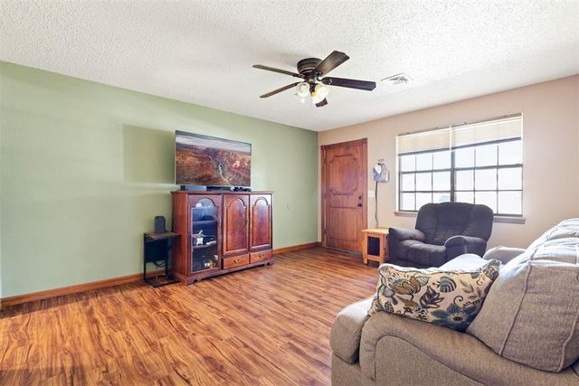 4301 Suntane Road, Del City, OK 73115