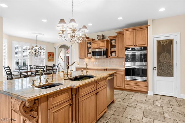 1030 Torrey Pines Street NE, Warren, OH 44484