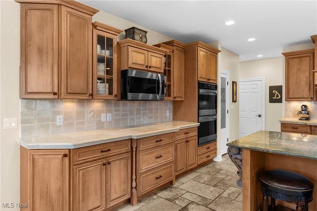 1030 Torrey Pines Street NE, Warren, OH 44484