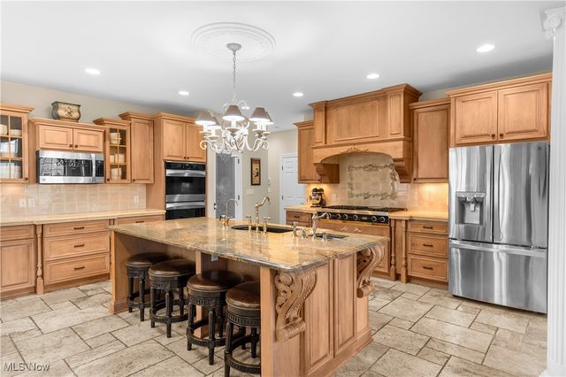 1030 Torrey Pines Street NE, Warren, OH 44484