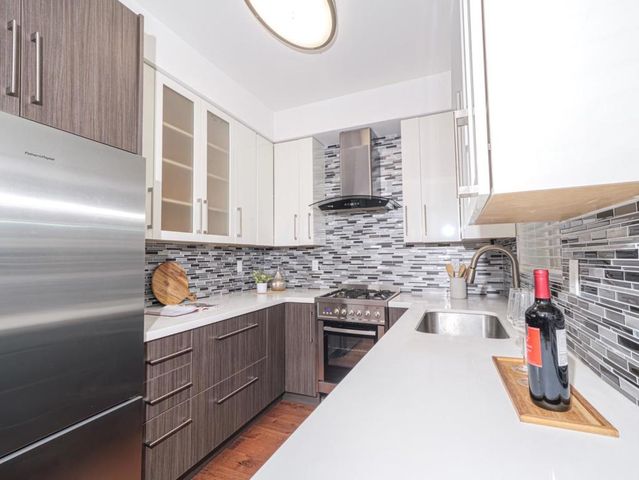 2139 Carlmont Drive, Belmont, CA 94002