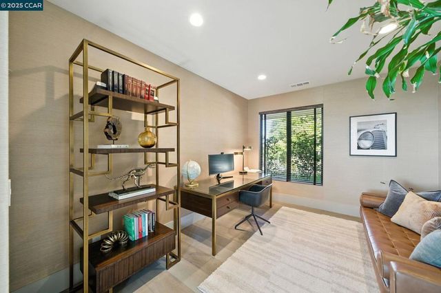 121 Tappan Ln, Orinda, CA 94563