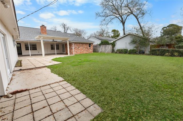 302 Shadow Creek Drive, El Lago, TX 77586