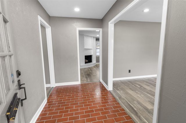 302 Shadow Creek Drive, El Lago, TX 77586