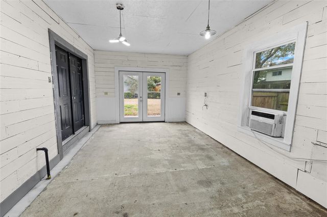 302 Shadow Creek Drive, El Lago, TX 77586