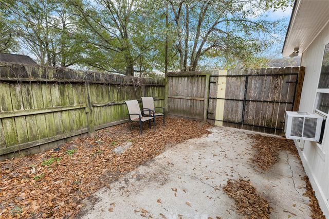 302 Shadow Creek Drive, El Lago, TX 77586