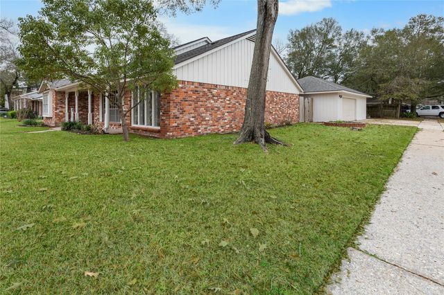 302 Shadow Creek Drive, El Lago, TX 77586